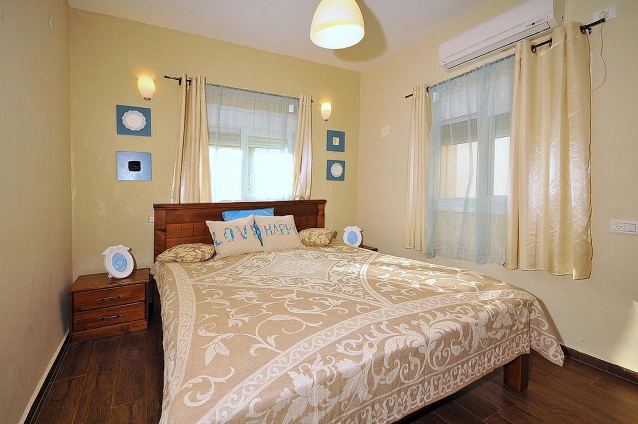 Mul Kinneret Livnim Exterior photo