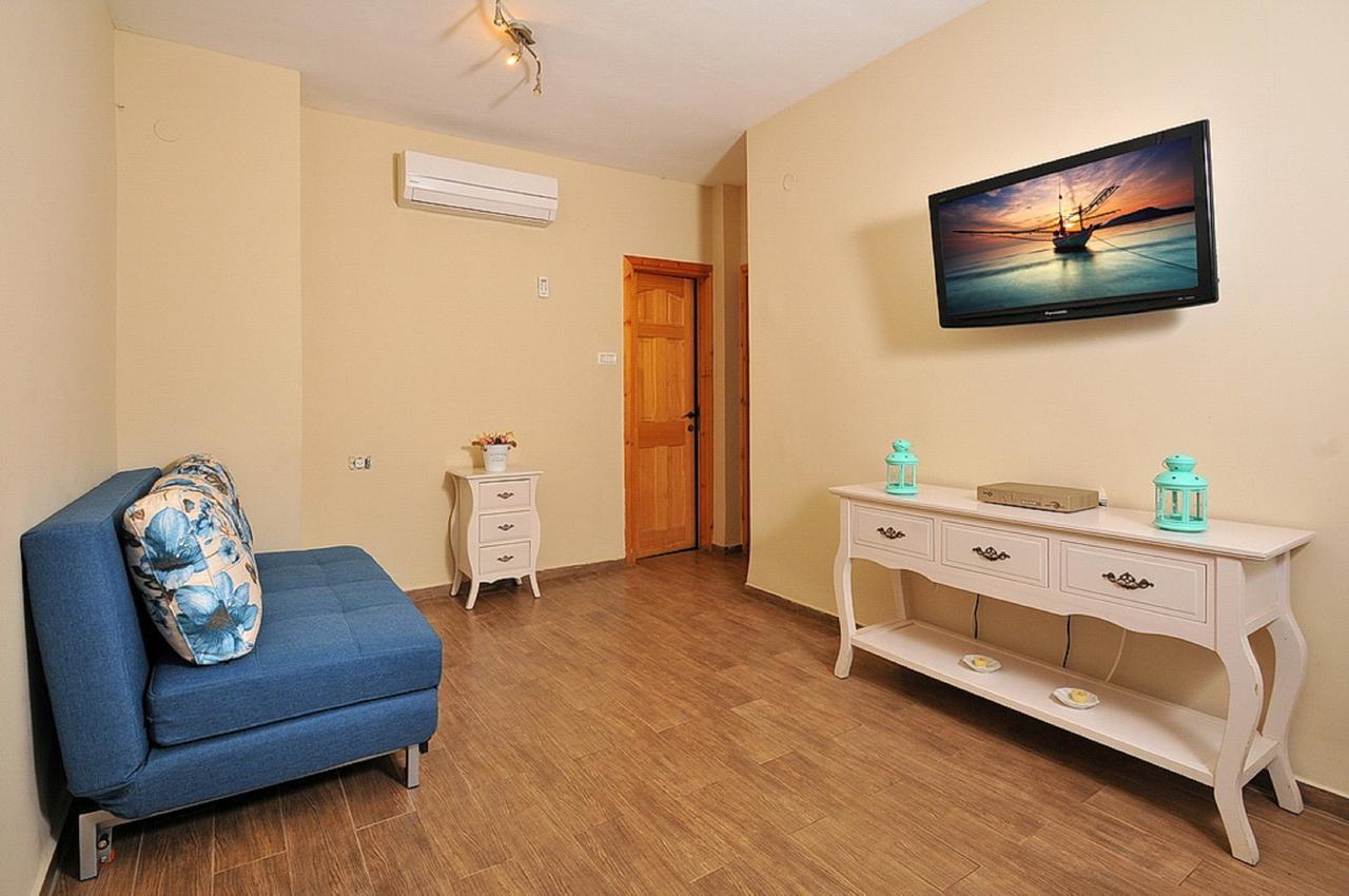 Mul Kinneret Livnim Exterior photo